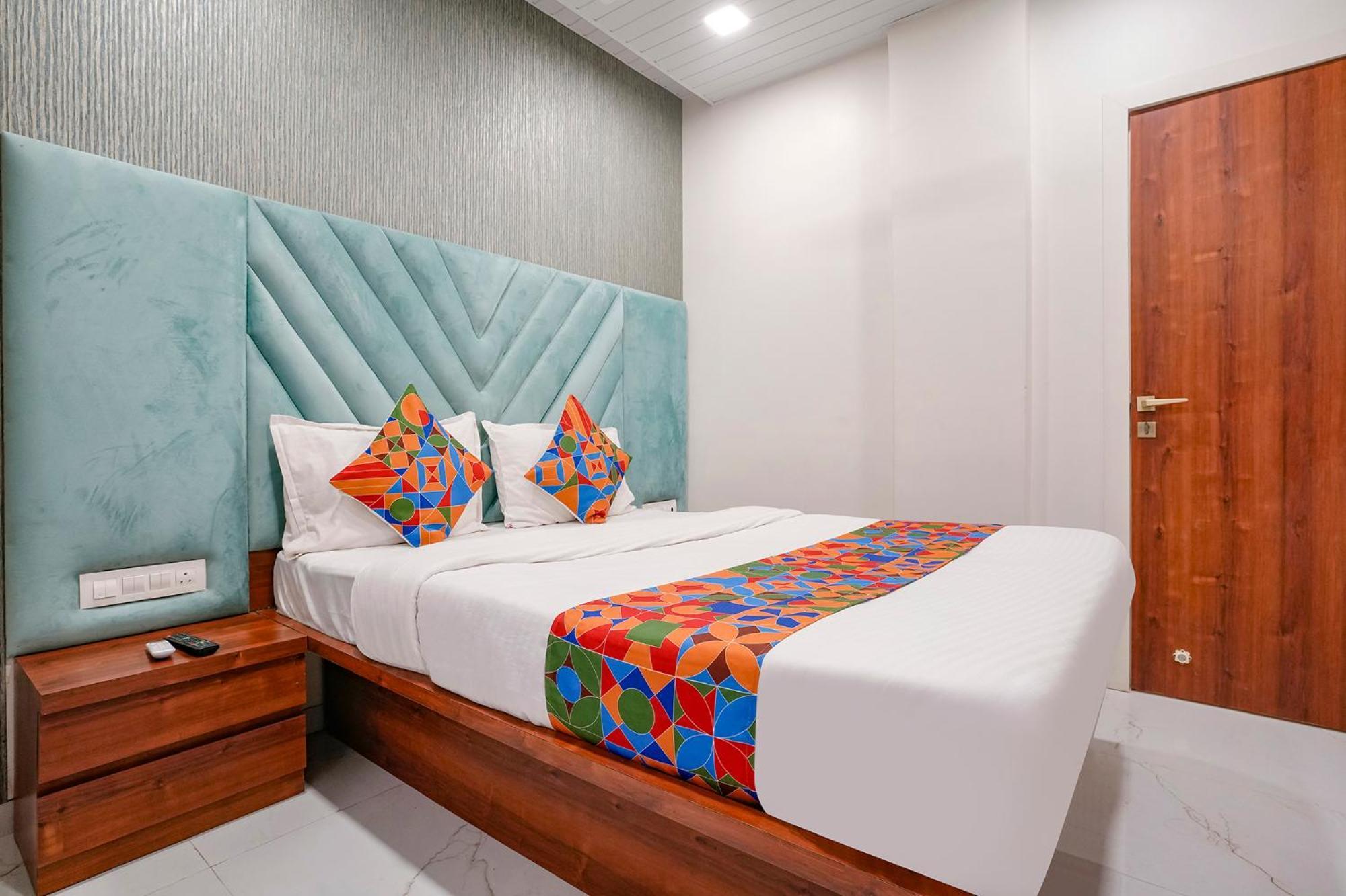 Fabhotel The Mint Mumbai Exterior photo
