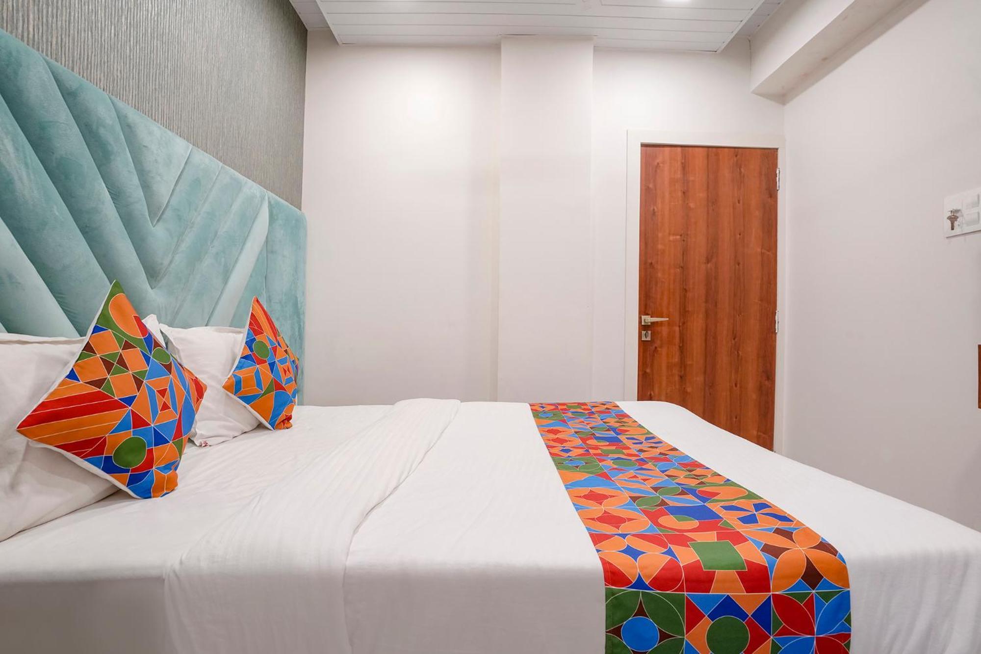 Fabhotel The Mint Mumbai Exterior photo